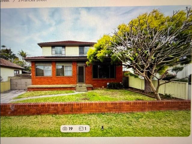5 bedroom house in Walking distance to Wollongong University