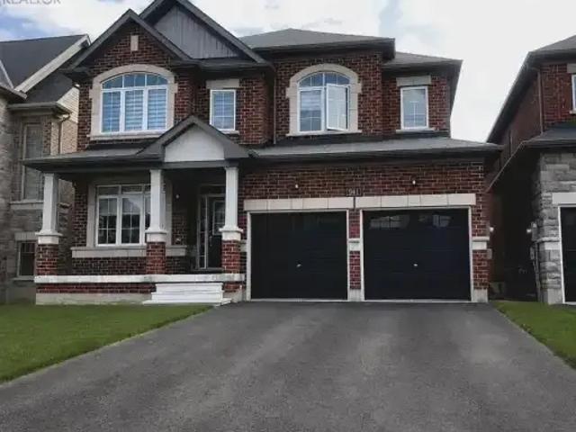 5 Bedroom House Innisfil ON 104471170