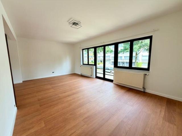 5 bedroom house on a lovely floor with a garden