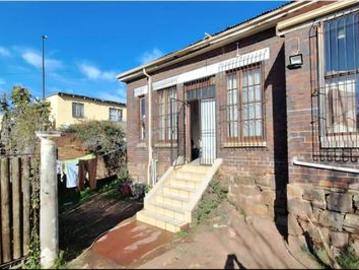 5 bedroom house on the market in ken.