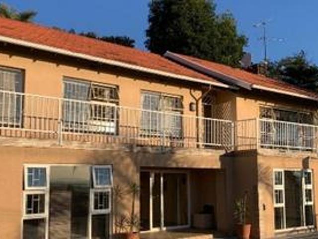 5 bedroom house on the market in sunnyrock