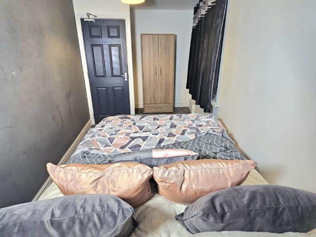 5 bedroom house of multiple occupation to rent