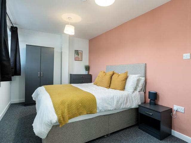 5 bedroom house of multiple occupation to rent