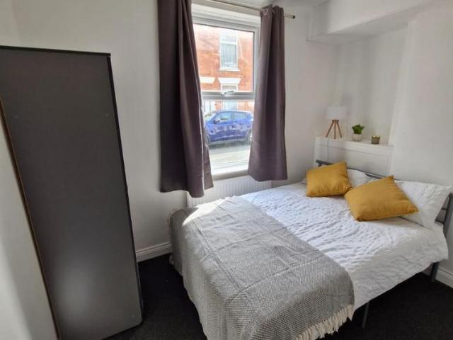5 bedroom house of multiple occupation to rent