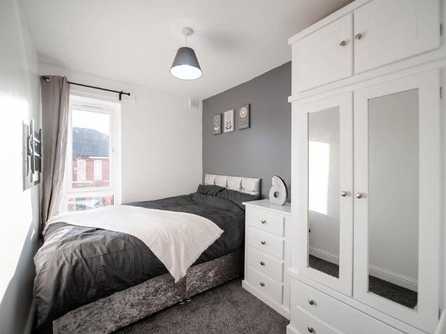5 bedroom house of multiple occupation to rent