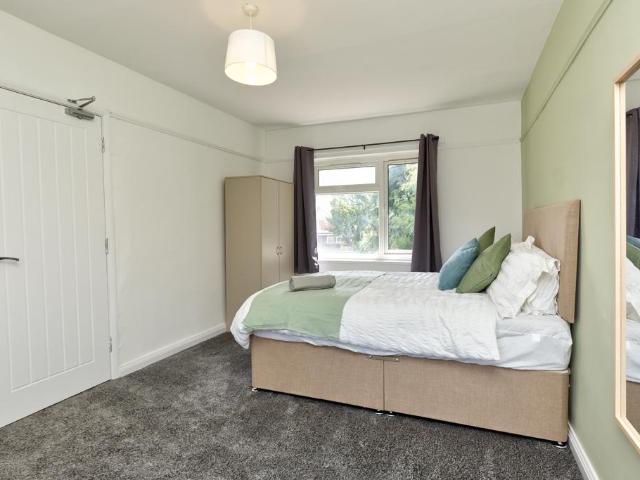 5 bedroom house of multiple occupation to rent
