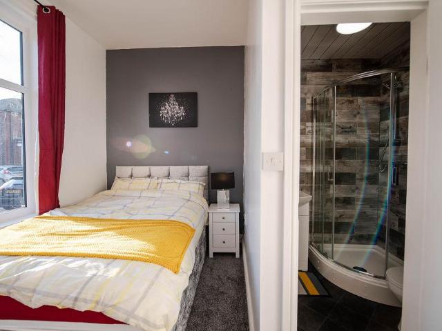 5 bedroom house of multiple occupation to rent