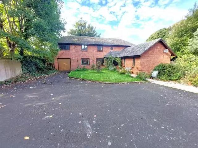 5 bedroom house of multiple occupation for rent in Jenkins Str.