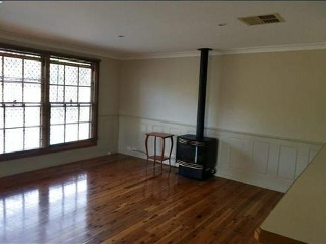 5 BEDROOM HOUSE LOCATED HILLVUE