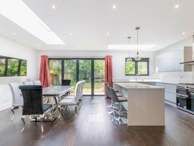 5 Bedroom House London England 104260558