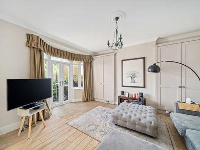 5 Bedroom House London England 104892318