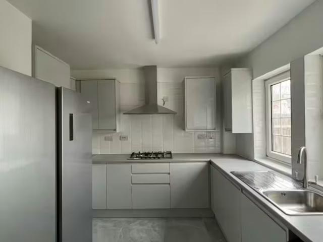 5 Bedroom House London London LS96437597