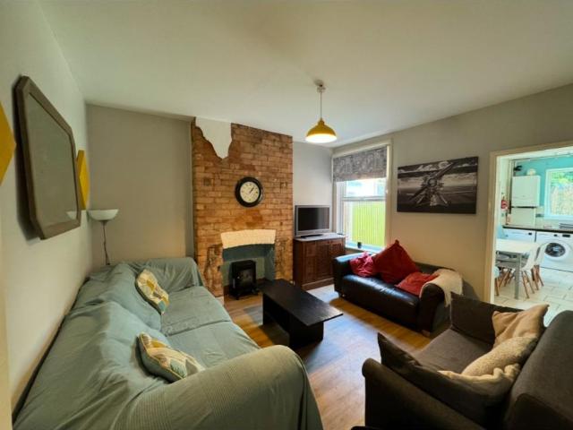 5 Bedroom House Lenton East Midlands 98286047