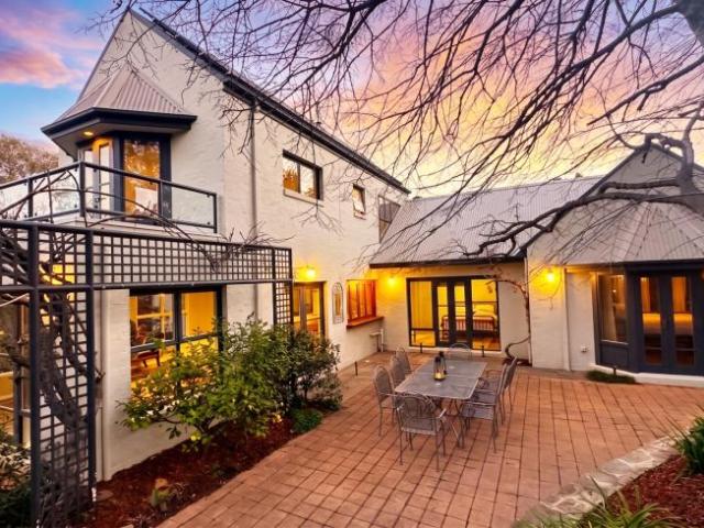 5 Bedroom House LYNEHAM ACT 105585006