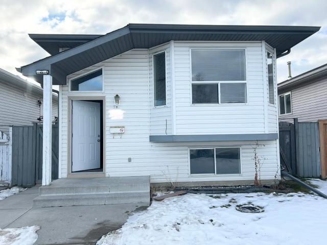 3 bedroom main floor for Rent in Applewood