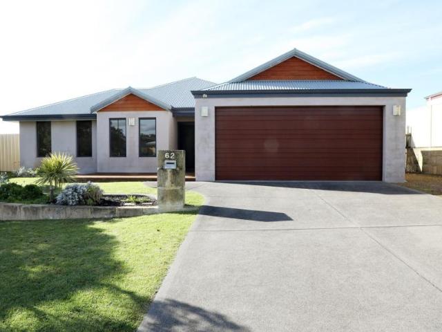 5 Bedroom House MCKAIL WA 104948082