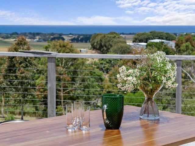 5 Bedroom House NARRAWONG VIC 104952496