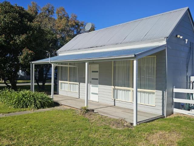 5 Bedroom House NEWMERELLA VIC 105091186
