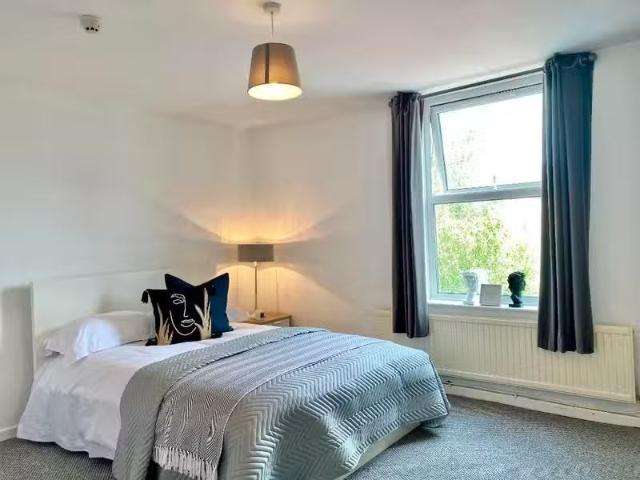 5 bedroom house share for rent in Black Diamond Street, Cheste.