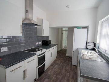 5 bedroom House share To Let