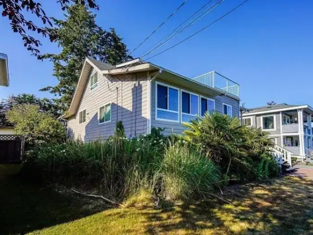 5 Bedroom House Surrey BC 105654268