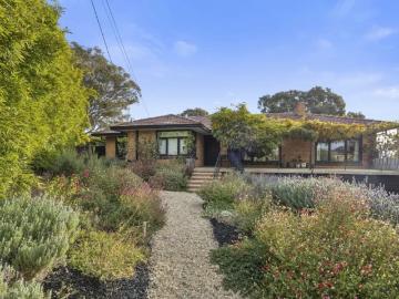 5 Bedroom House Queanbeyan NSW 102472561