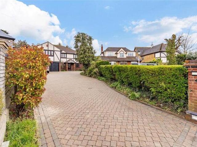 5 Bedroom House Romford Greater London 101100137
