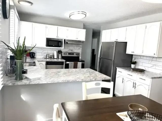 5 Bedroom House Red Deer AB 105359406