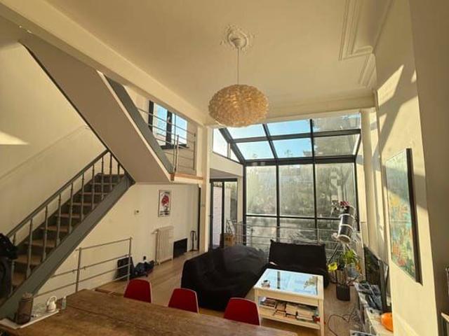 5 bedroom house with garden