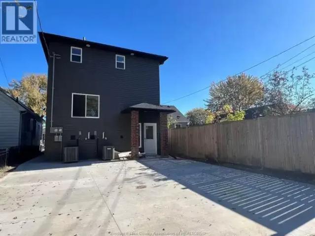 5 Bedroom House Windsor ON 103368124