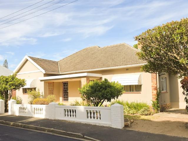 5 Bedroom House To Let in Lemoenkloof | Cape Coastal Homes