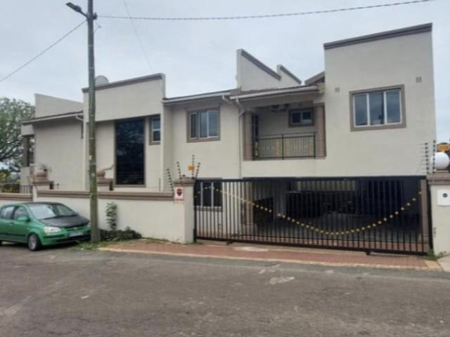 5 Bedroom House To Let in Rockford