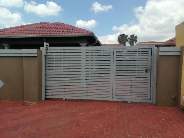 5 Bedroom House To Let in Tlhabane