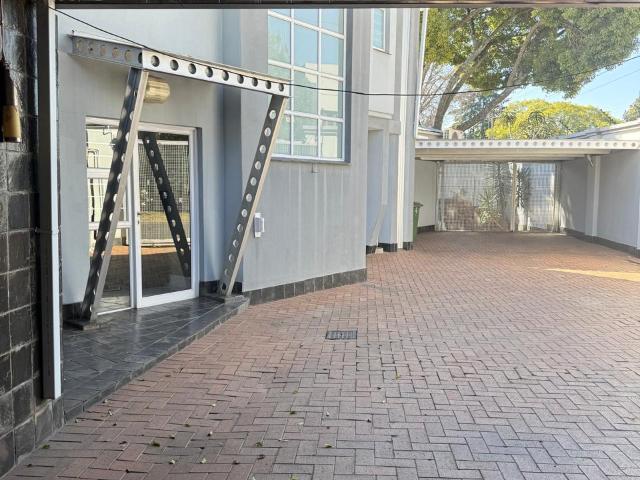 5 Bedroom House To Let in Victoria