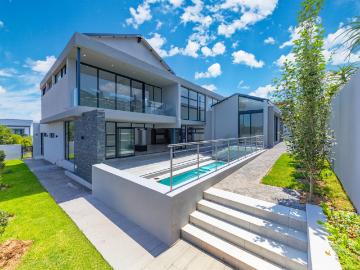 5 Bedroom House To Let in Waterfall Country Estate