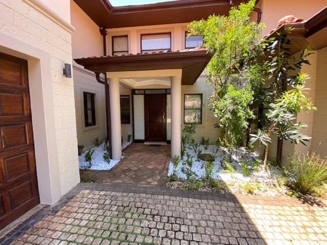 5 Bedroom House To Let in Zimbali Estate
