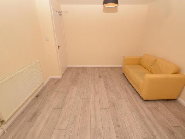 5 bedroom house to rent