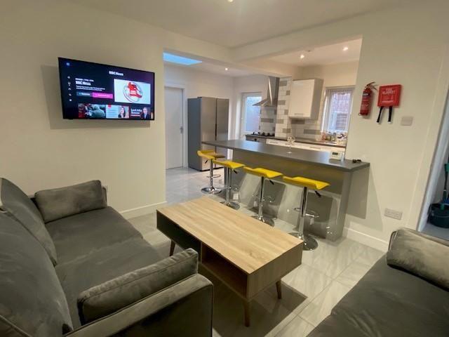 5 bedroom house to rent