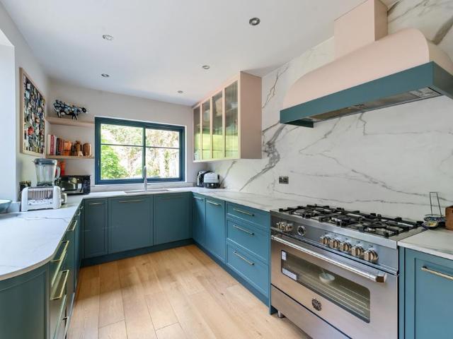 5 bedroom house to rent