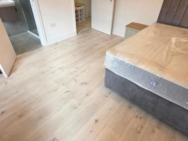 5 bedroom terraced house to rent