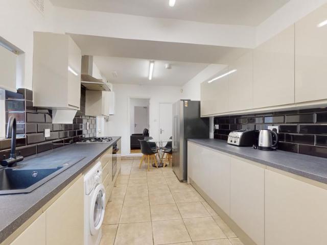 5 bedroom house to rent