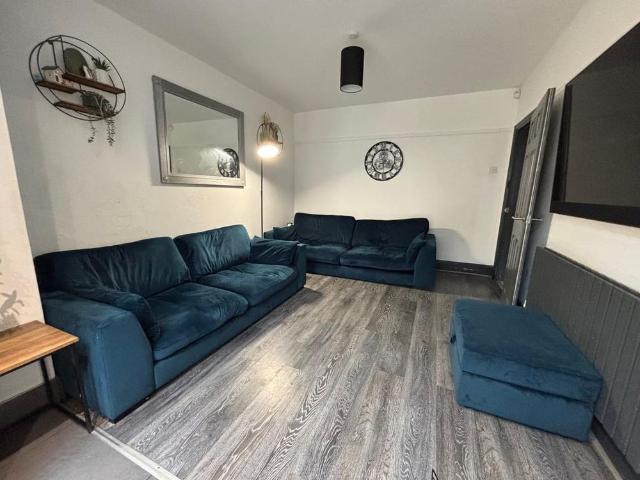 5 bedroom house to rent
