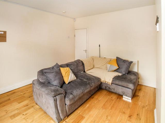 5 bedroom house to rent