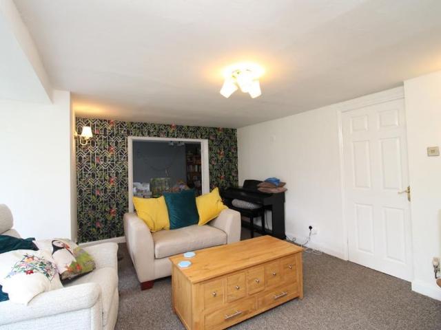 5 bedroom house to rent
