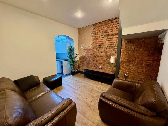 5 bedroom house to rent