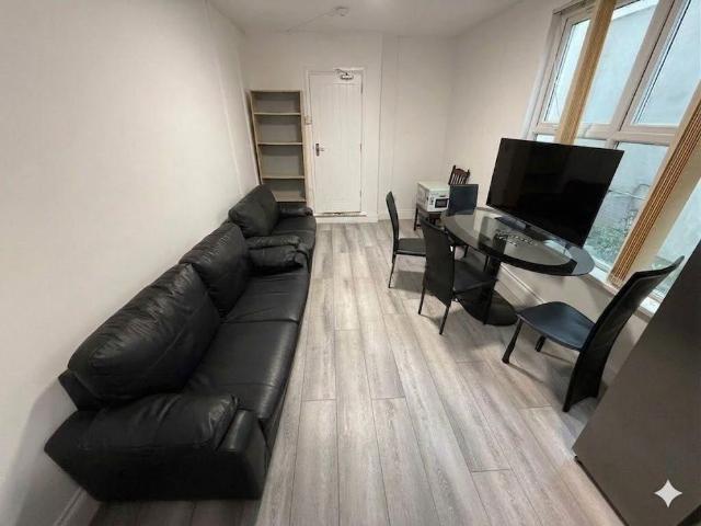 5 bedroom house to rent