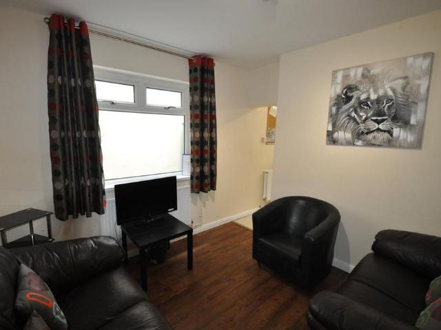 5 bedroom house to rent