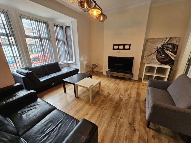 5 bedroom house to rent