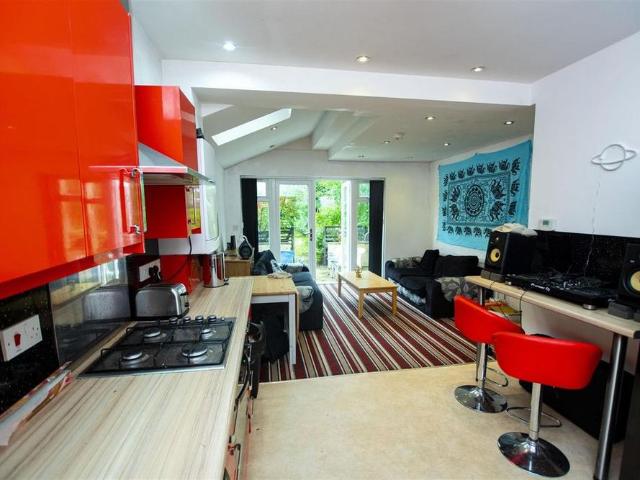 5 bedroom house to rent