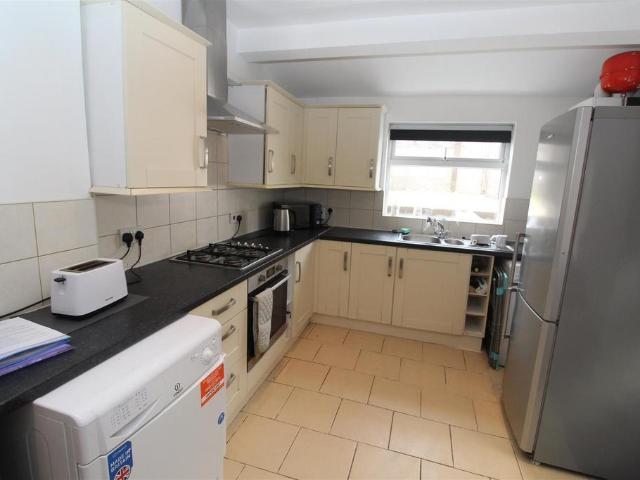 5 bedroom house to rent